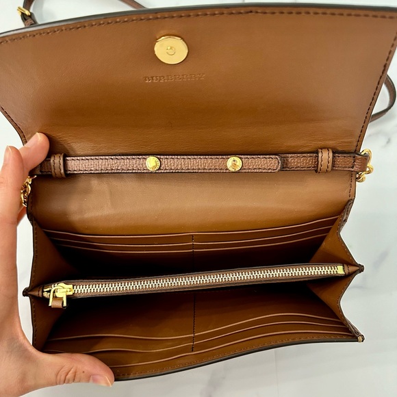 Burberry Wallet on Chain - Picture 5 of 8